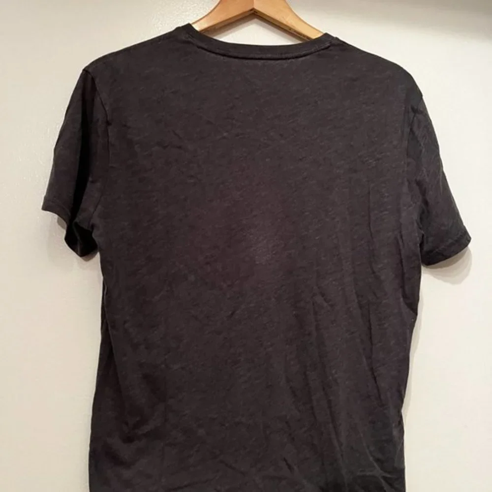 Banana Republic‎ Gray Premium Wash Tee (Size Medium)